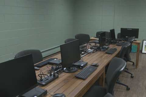 Rockford church opens community computer lab