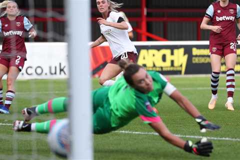 Manchester City Women Beat Hammers On Opening Day