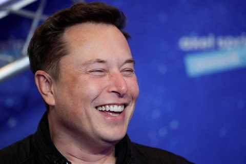 Musk mocks Zelensky over aid demands — RT World News