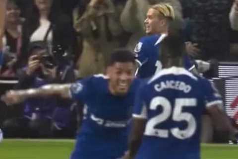 Chelsea fans spot Enzo and Caicedo’s incredible reaction to first Mudryk goal and say ‘I could cry, ..