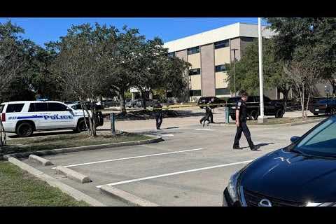 Slidell bank robbed at gunpoint, police say