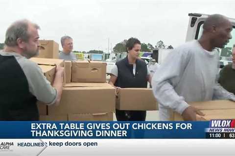 Extra Table gives out 9,000 chickens for Thanksgiving Dinner