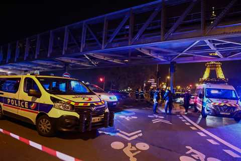 Brit injured and man killed by ‘hammer-wielding attacker’ near Eiffel Tower in Paris – as people..