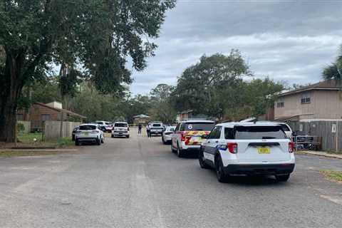 Stabbing victim dies from traumatic injuries in Gainesville neighborhood