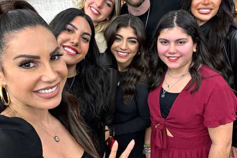 RHONJ’s Teresa Giudice and Jennifer Aydin Fangirl at ‘Vampire Diaries’ Convention