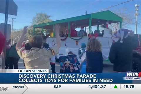 Christmas Parade draws crowd, toy donations in Ocean Springs