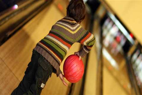 What is the Minimum Age Requirement to Bowl at a Bowling Alley in Suffolk County, NY?