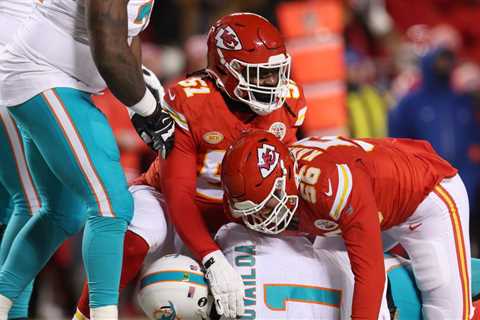 Chiefs-Dolphins Wild Card: Defense holds Miami down in 26-7 victory