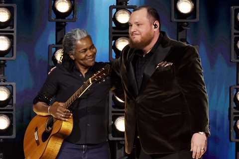 Tracy Chapman Joins Luke Combs at Grammys for First Live Performance in Four Years | 2024 Grammys,..