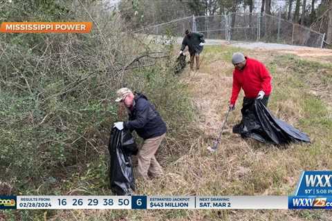 Mississippi Power volunteers clean up Turkey Creek