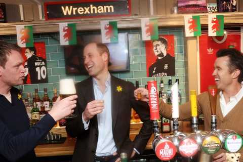 Prince William and Rob McElhenney do shots together at Wrexham pub – NBC Bay Area