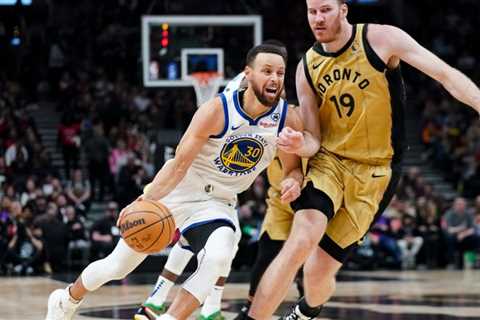 Curry leads Warriors past Raptors, receives warm welcome in Toronto return