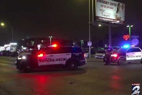 Police looking for suspects wanted in quadruple shooting at W. Houston club that injured security