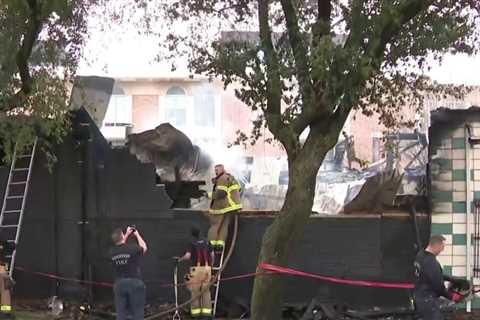 3 firefighters injured while battling East Downtown Houston structure fire after roof caves in