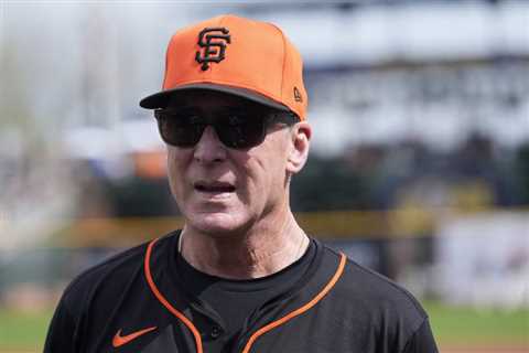 Manager of San Francisco Giants institutes new policy for players during national anthem