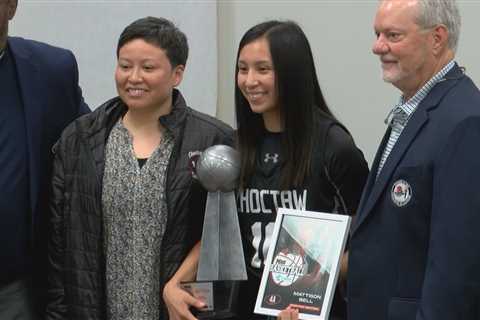 Bell receives 4A Miss Basketball Award