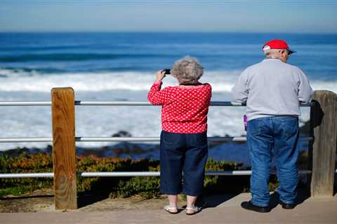 Welcome to 'peak boomer' era: A wave of retirees is about to blow through their savings and cling..