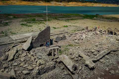 Mysterious 300-year-old sunken town re-emerges in dried up lake as ruins of church and houses loom..