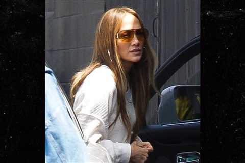 Jennifer Lopez Appears Downtrodden as She Heads Into L.A. Studio