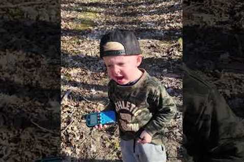 Kid Sings 'We Will Rock You' With Passion