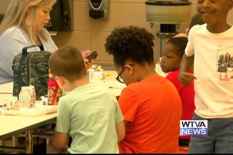 Chickasaw County Schools hosting feeding program for students during summer break