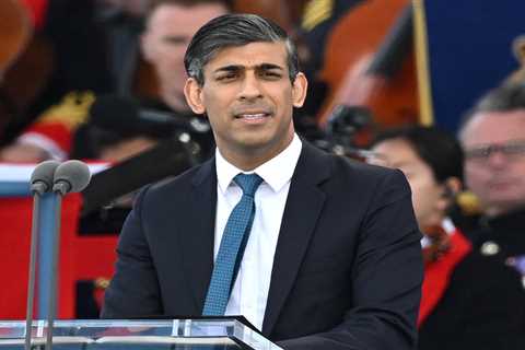 Rishi Sunak apologizes for leaving D-Day event early