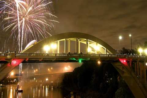 The Magic of Fireworks Displays at Festivals in Northwestern Oregon