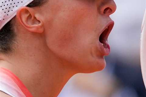 Iga Świątek thrashes Jasmine Paolini to claim third straight French Open crown