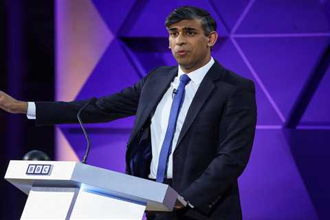 Rishi Sunak warns of migrant smugglers needing 'a bigger boat' if Labour wins election