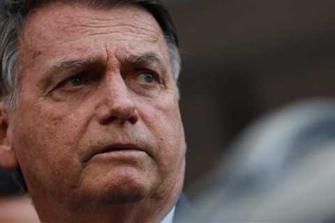 Jair Bolsonaro accused of embezzling jewelry – •