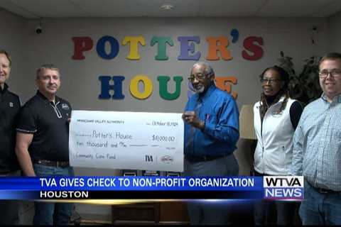 Natchez Trace Electric and TVA present check to non-profit organization in Houston