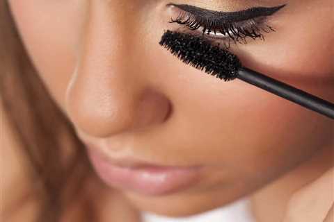 Mascara Application Tips: Achieve 100% Pure Results