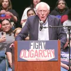Bernie Sanders Encourages Activists to Obstruct ICE Agents at ‘Fight the Oligarchy’ Rally in Texas..