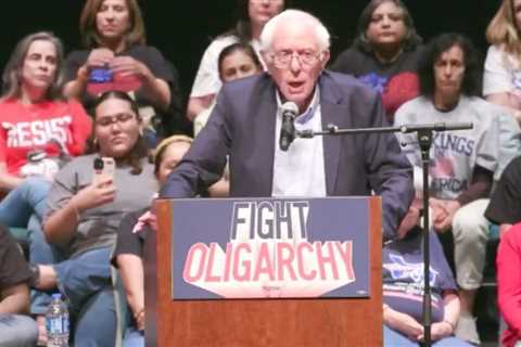 Bernie Sanders Encourages Activists to Obstruct ICE Agents at ‘Fight the Oligarchy’ Rally in Texas..