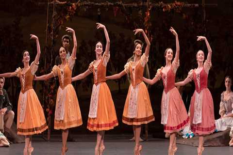 The Ultimate Guide to Dressing for a Theater Performance in Pinellas County, Florida