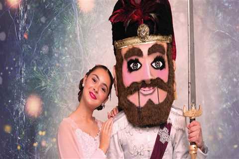 The Art of Dressing Up for the Theater: An Expert's Perspective on Pinellas County, Florida