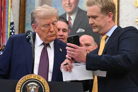 AI Blamed by Trump for Strange Video of Objects from White House