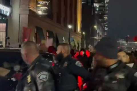 BREAKING: Minneapolis Police, INCLUDING THE CHIEF, Retreat After Anti-ICE Rioters Attack Them and..